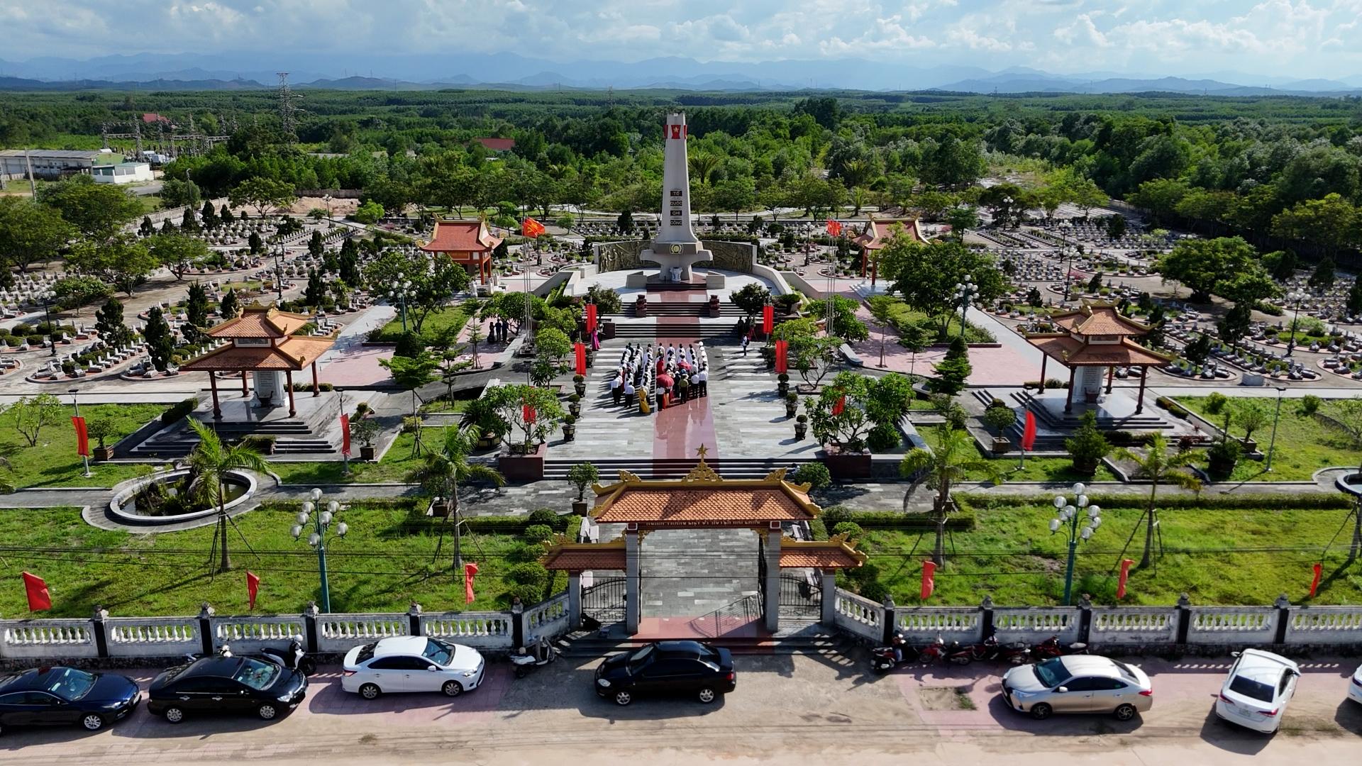 Xã Diên Sanh tổ chức lễ viếng các anh hùng liệt sĩ nhân dịp Đại hội Đại biểu Đảng bộ xã lần thứ...